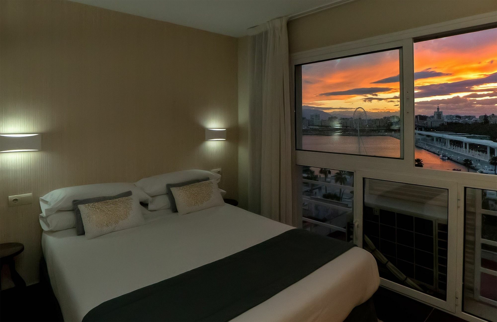 Apartamentos Malagueta Urban Beach Malaga Ngoại thất bức ảnh